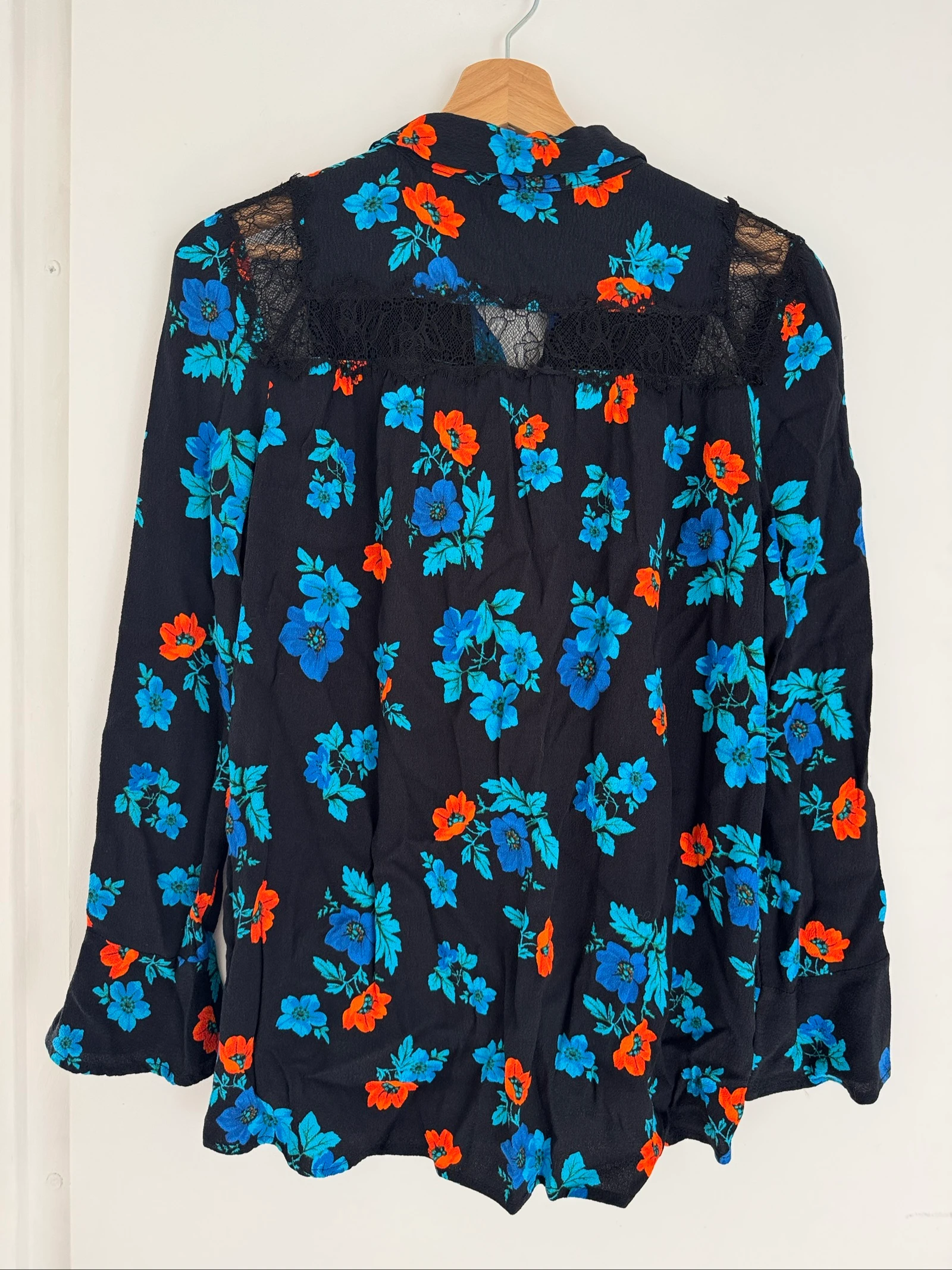Camisa Maje preta com estampa floral e renda - Tamanho 3 – photo 2